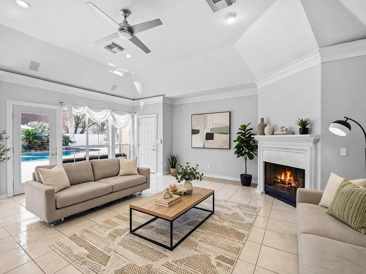 4 bed, 2.5 bath, 3454 sqft, $4,800 — Photo 3