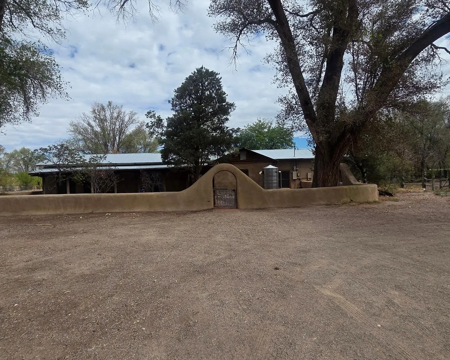 3 bed, 2533 sqft, $2,300 — Photo 1