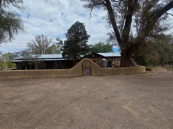 1330 Lakeview Rd SW, Albuquerque, NM 87105