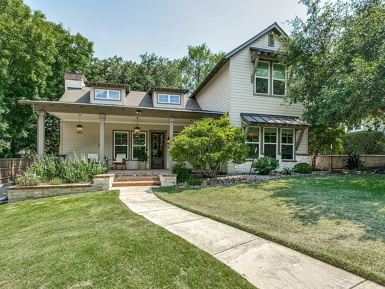 242 E Elmview Pl — Photo 1