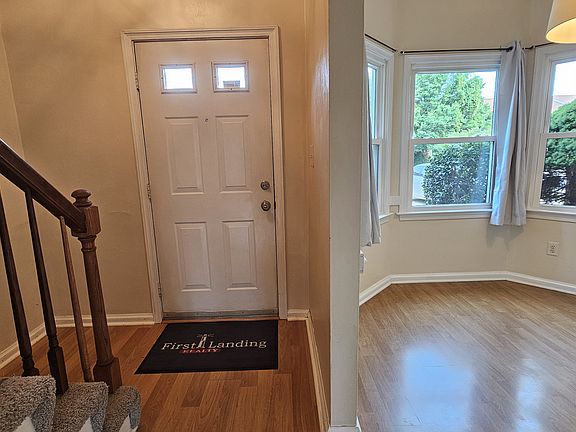 2nd image of 627 Creekside Ct