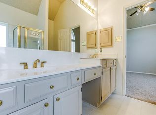 1253 Royal Crescent Dr, Bedford, TX 76021