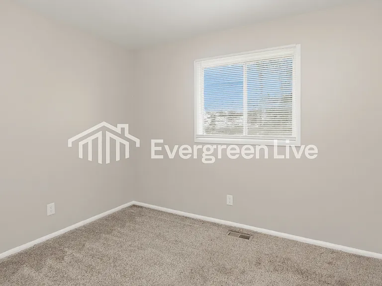 3673 Tiffany Dr — Photo 10