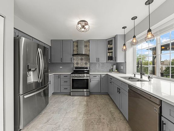5th image of 422 Cardinal Dr