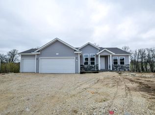 1545 Cornerstone Cir, Platteville, WI 53818