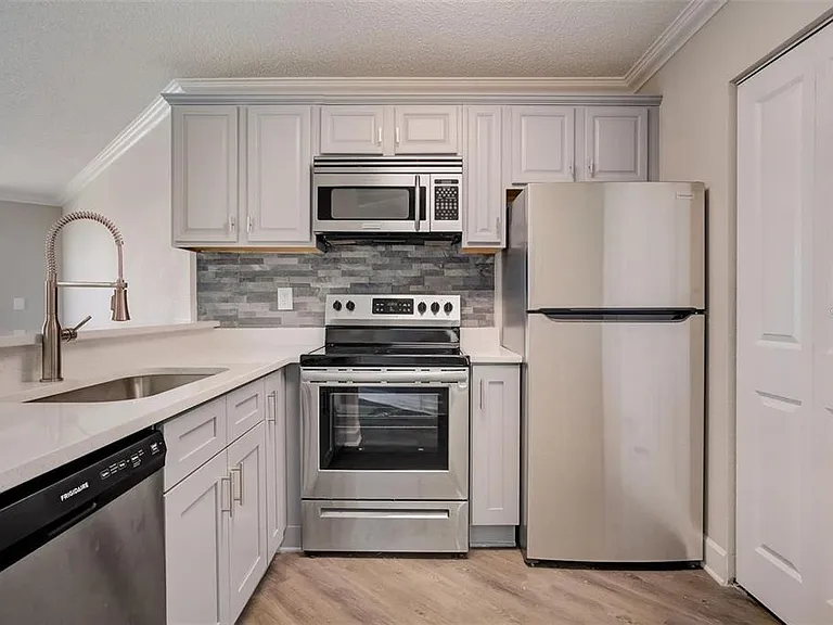 2556 Woodgate Blvd #101 — Photo 12