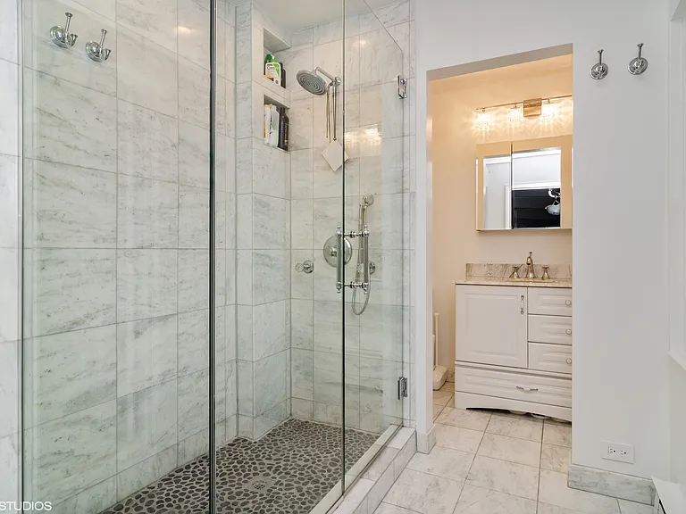 2232 N Seminary Ave #1 — Photo 8