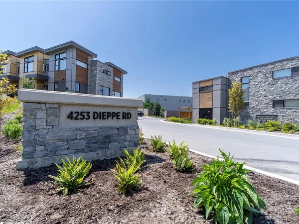 4253 Dieppe Rd #29, Saanich, BC V8X 2N2