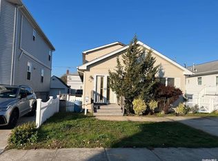 48 Kildare Rd, Island Park, NY 11558