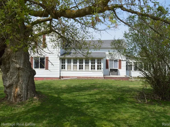 12432 Hill Rd, Swartz Creek, MI 48473