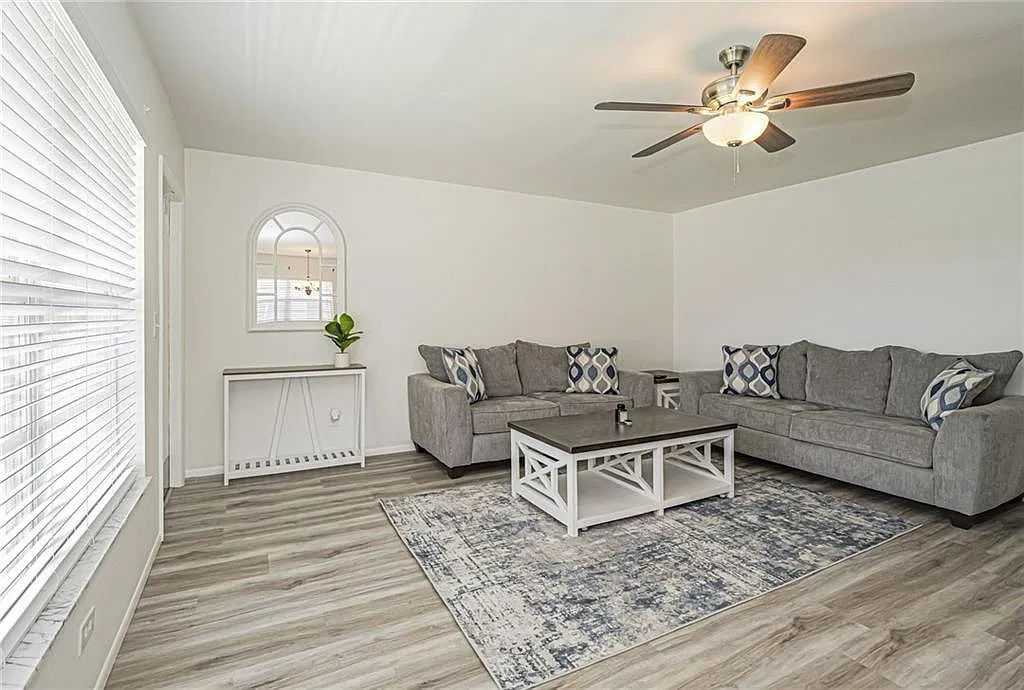2 bed, 2.0 bath, 1251 sqft, $1,700 — Photo 3