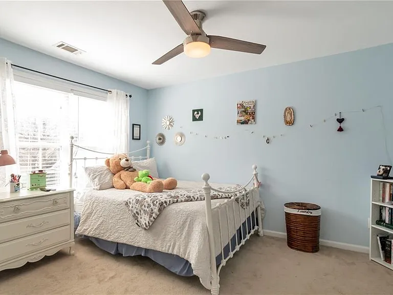 1565 Hedington Cir — Photo 16