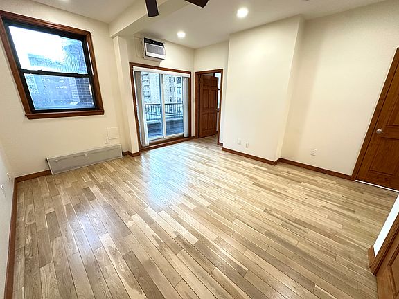 4th image of 150 W 92nd St #Penthouse 2