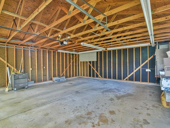 5th image of 3052 S Hiram Ave