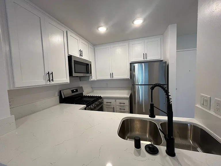 5405 Lindley Avenue — Photo 44