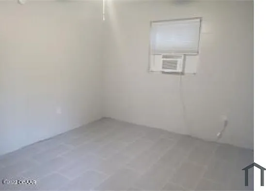 536 Park Dr — Photo 2