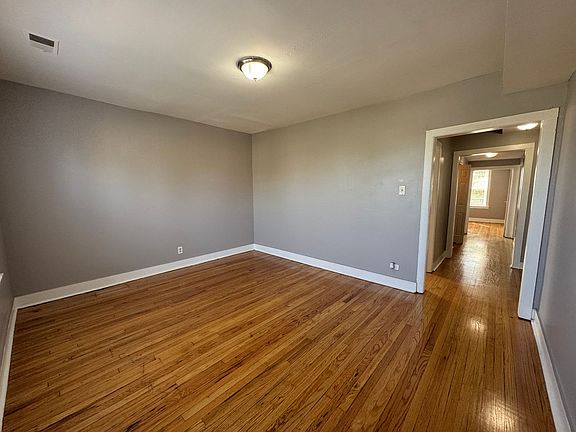 4th image of 1615 W 78th St #3