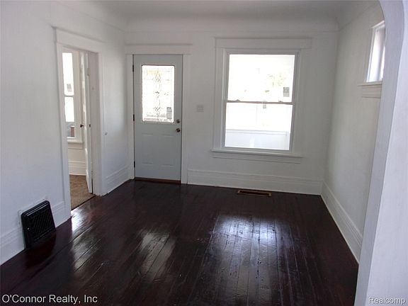 5th image of 1324 Wells St