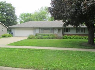 123 E 10th St, Pella, IA 50219