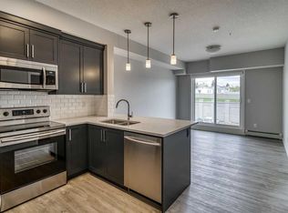 300 S Harvest Hills Pl NE #215, Calgary, AB T3K2P4