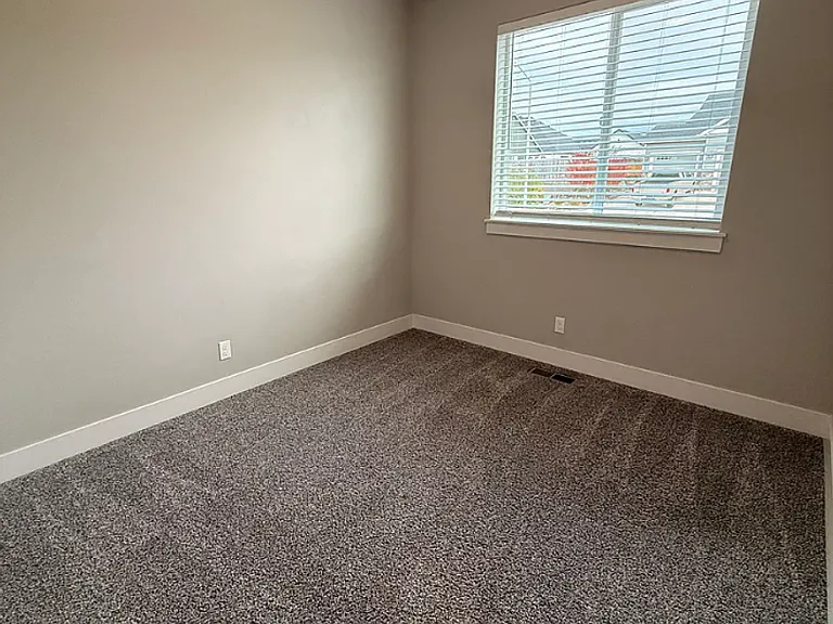 450 NE Pine St — Photo 11