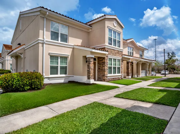 Courtyards at Estero