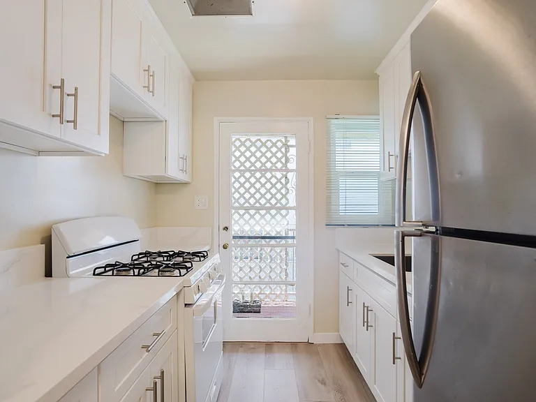 4505 Fulton Ave #B — Photo 17