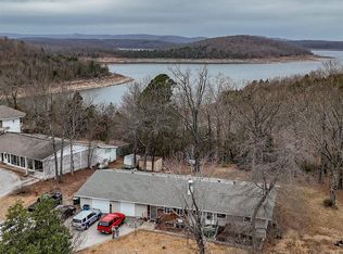 210 Northwest St, Bull Shoals, AR 72619