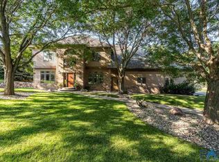 5238 S Sweetbriar Ct, Sioux Falls, SD 57108