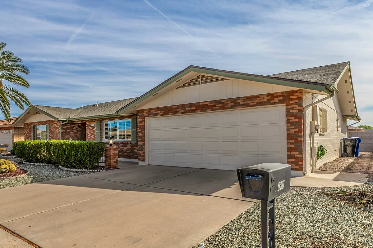 Front of House with mailbox - 4501 E Elena Ave