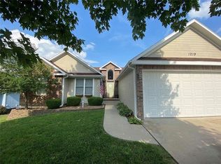 1219 S Country View Ln, Warrensburg, MO 64093