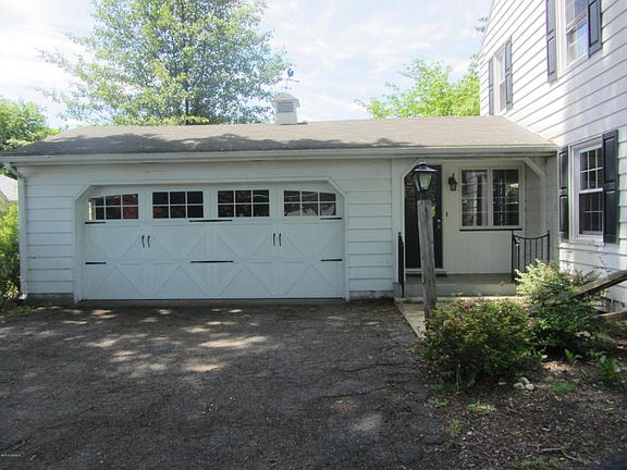 Attached 2 car garage