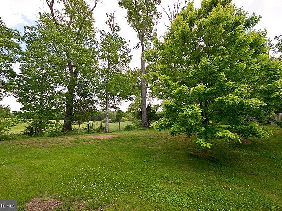 3rd image of 106 Norfolk Ct