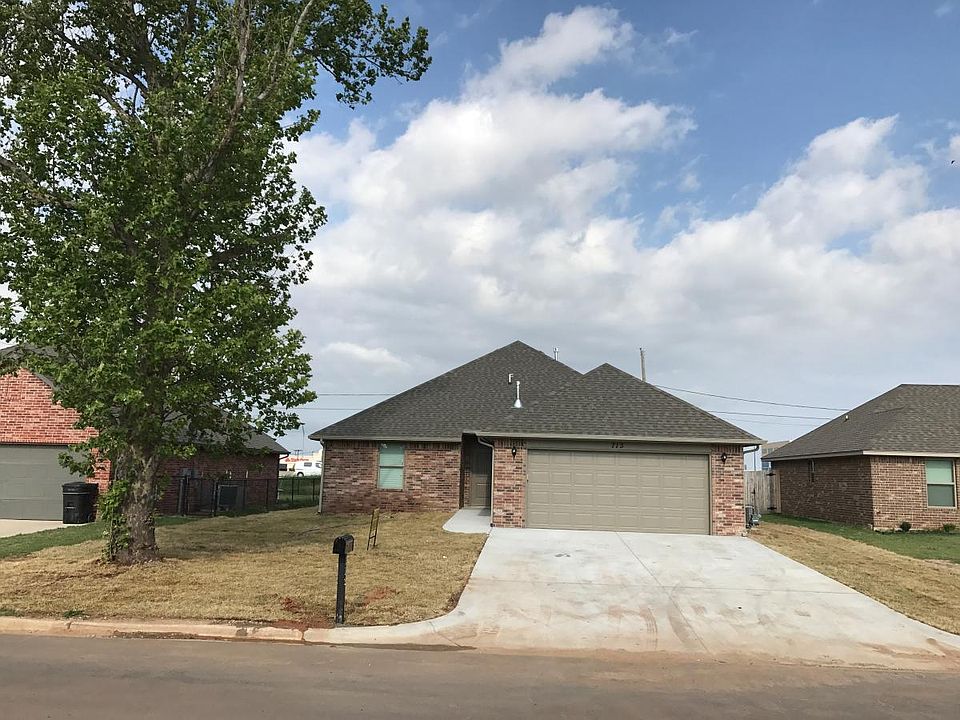 Great home in perfect location, large mature shade tree in f