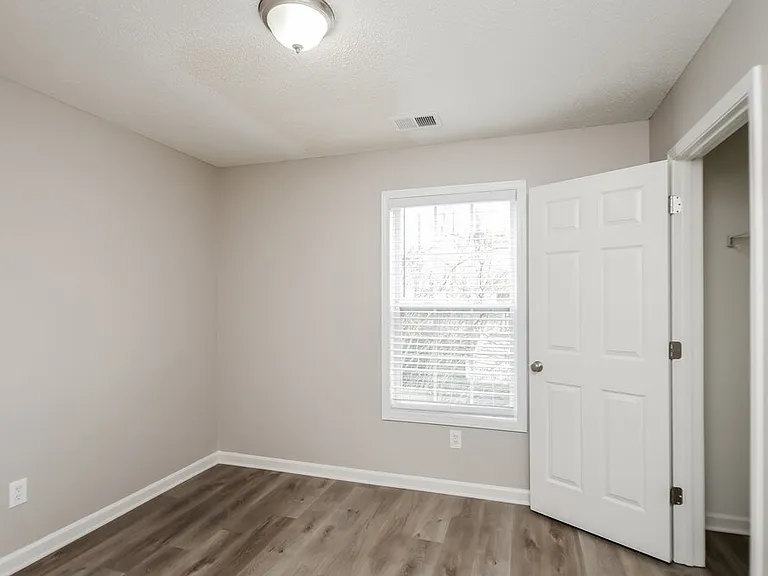 5727 Newnan Cir — Photo 15