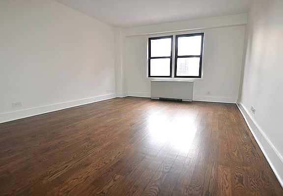 5th image of 220 E 63rd St APT 12A