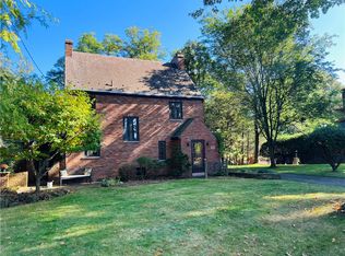 17 Roxbury Rd, Pittsburgh, PA 15221