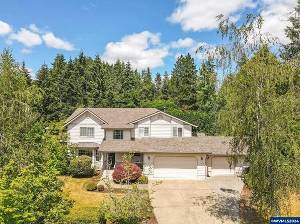 2458 SW Crestwood Pl, Dallas, OR 97338