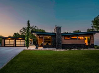 130 Summit Dr, Cedar Falls, IA 50613