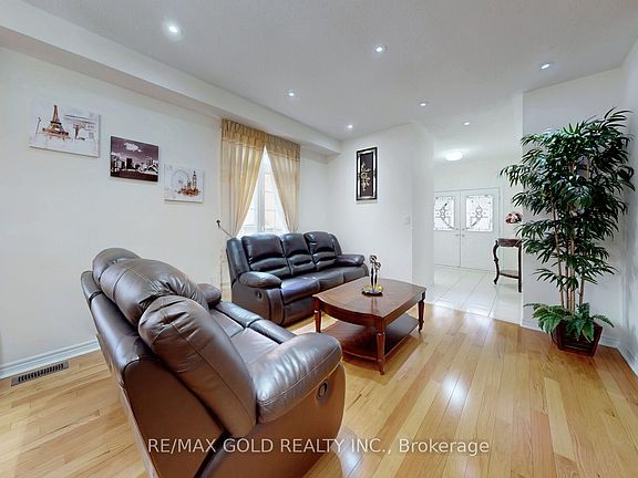 4th image of 18 Kawana Rd
