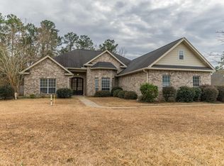 55 Stonegate Dr, Hattiesburg, MS 39402