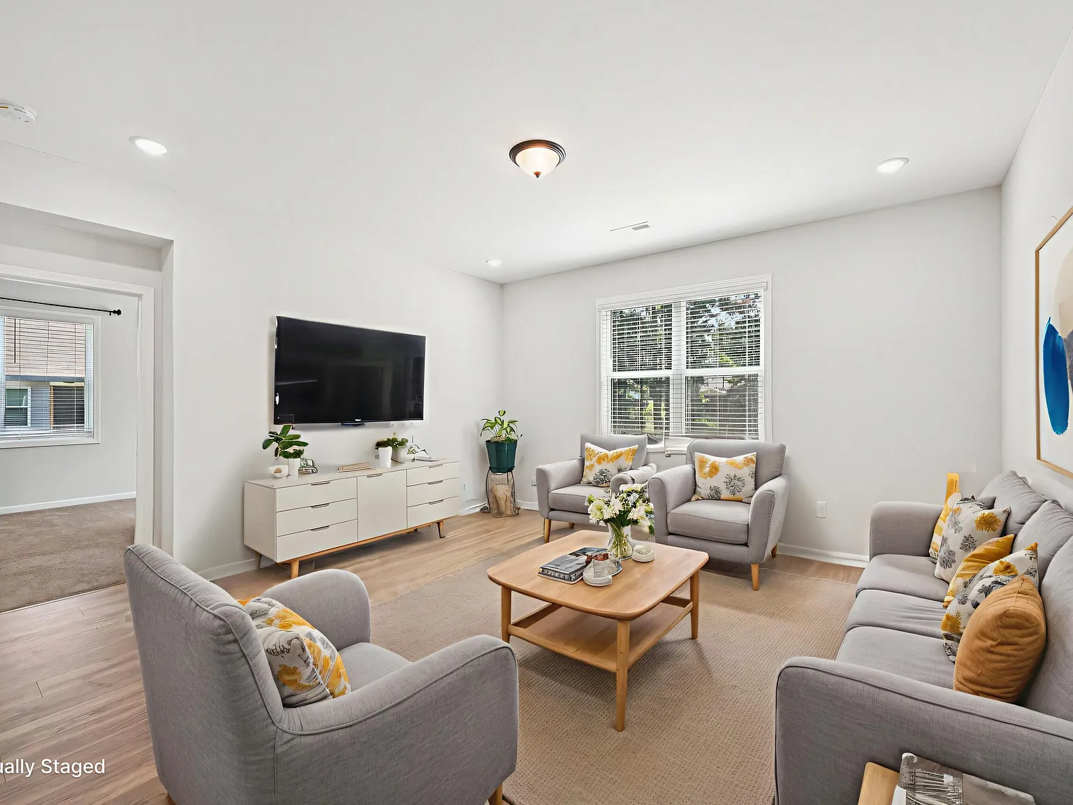 3 bed, 3.0 bath, 2334 sqft, $2,250 — Photo 3