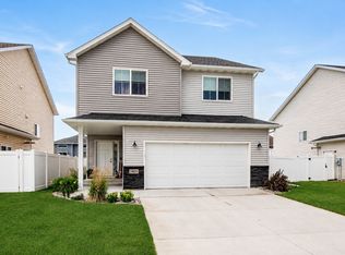 7405 17th St S, Fargo, ND 58104