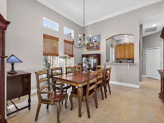 5th image of 868 SW Piedmont Court