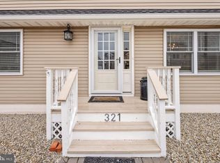 321 W 4th St, Ship Bottom, NJ 08008