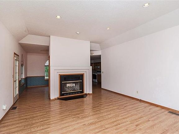3rd image of 3 Thirsk Ln