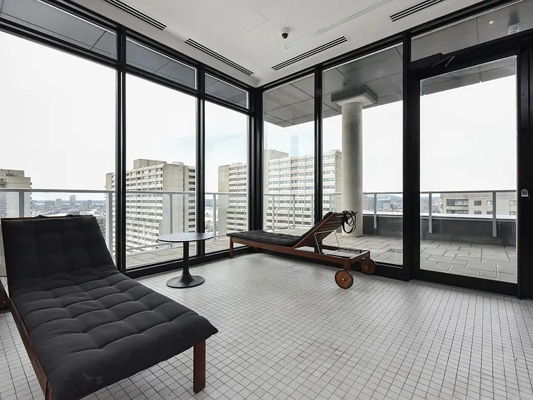 255 Bay St — Photo 7