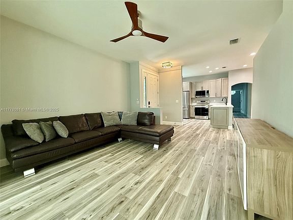 4th image of 7550 Meadow Lakes Dr APT 4704