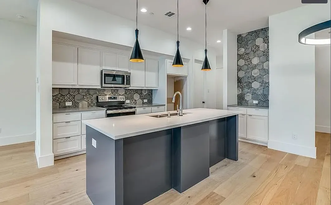3 bed, 2156 sqft, $2,750 — Photo 3