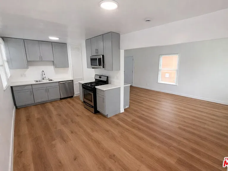 9132 Crenshaw Blvd — Photo 1